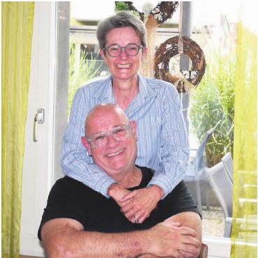 Der totale Triumph - Da freuen sich zwei riesig: Die neue Gemeinderätin Claudia Hauri und ihr Mann Peter Christen.