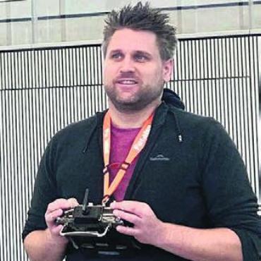 Mit «Philé» an die Weltspitze - Philipp Schürmann ist bereit für die Indoor-Kunstflug-WM in Widen. Bild: sab