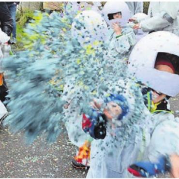 Mit Kreativität und guter Laune gepunktet - Konfetti-Marsch! Genau deswegen macht Fasnacht doch Spass. Bilder: sab