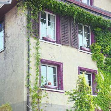 Sammlung und Kunst mit «Chlapf» - Das alte Schulhaus dokumentiert wichtige Etappen in der Beriker Schulgeschichte.
