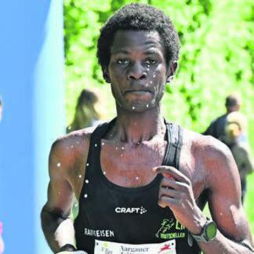 Freiämter gewinnt Osterlauf - Sieger am Osterlauf: Eric Muthomi Riungu von der LA Mutschellen. Bild: awa