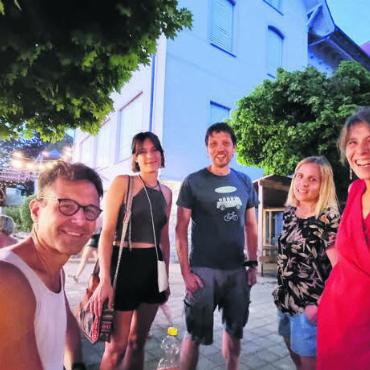 Und die Freunde kamen - Projektteam: Martin Schneider, Ilaria Müller, Silas Angehrn, Thesi Weibel und Rita Müller.