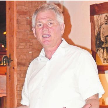 Verein VSLR bleibt weiter am Ball - Präsident Stephan Bärtschi konnte an der GV viele Mitglieder des Vereins «Verträgliche Starkstromleitung Reusstal» begrüssen. Er und seine Vorstandskollegen hielten die Versammlung betreffs Neuestem auf dem Laufenden. Bild: Stefan Treier
