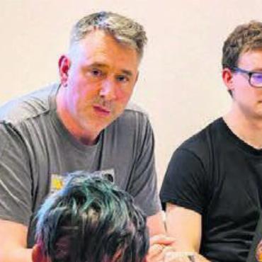 «Ich wollte gar nie aufhören» - Stefan Dietrich (l.) trat vor Parteigenossen in der St. Josef-Stiftung auf. Bild: huy