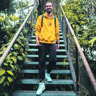 Kein Leben ohne Reggae - Remo Hagenbuch wagt den nächsten Schritt und steht als «Grisli» alleine auf der Bühne. Am 27. Juni erscheint seine nächste Single «Höch bis in Himmel ue». Bild: zg