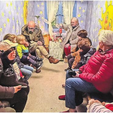 Bremgarten verzaubert - Neben dem Samichlaus, dem Karussell, Kerzenziehen und Kleintierzoo gab es für die kleinsten Besucherinnen und Besucher auch Märlistunden im Adventshüsli.