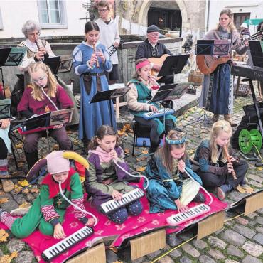 Wie aus dem Bilderbuch - Zum Erlebnis für alle Sinne gehören auch viel Musik – und auch hier tun sich am Markt der Vielfalt die Kleinen hervor.