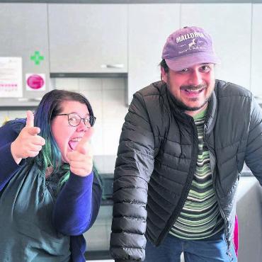 Oase für die Jugend - Salome Lacher und Marino Galli leiten das Angebot heute. Angestellt sind sie vom Verein VJF. Bilder: zg/huy