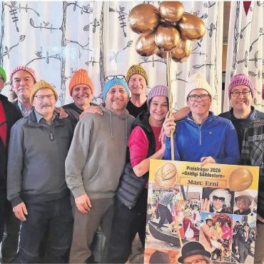 Viel Ausdauer beim (Über-)Höcklen - Die goldigen «Söiblottere» haben ein Mitglied mehr (von links): Lieni Niederer, Balz Saxer, Pius Wey, Martin Joller, Peter Thurnherr, Hans Melliger, Sandra Joho, der frisch gekürte Marc Erni, Remo Eppisser und Remo Stettler. Es fehlt Priska Meier. 
Bilder: Chregi Hansen