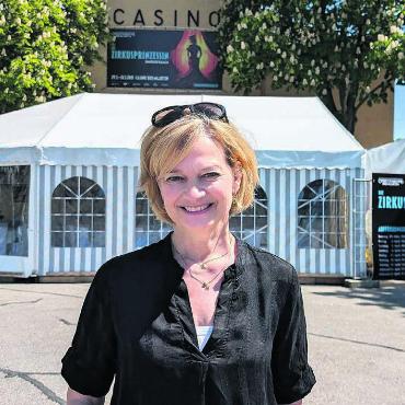 Das Dessert geniessen - Noch gut drei Wochen ist das Casino ganz in Beschlag der Operette mit Myriam Rufer-Staubli. Bild: Marco Huwyler