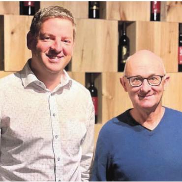 Wo Wein und Worte sich begegnen - Die beiden Villmerger René Schmidli (links) und Paul Steinmann laden zu einem speziellen Abend ein. Bild: zg