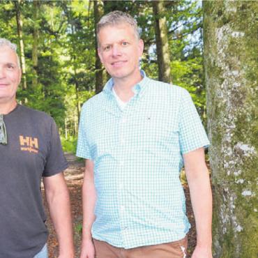 Walderlebnis und Gemeinschaft - Revierförster Leonz Küng und Gemeindeammann Simon Zubler.
