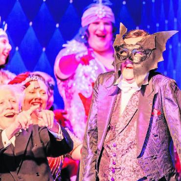Das bleibt in Erinnerung - 18. März: Prämiere. Zur 100-jährigen Operettentradition Bremgartens präsentiert der Verein Operettenbühne vom März bis Mai «die Königin der Operetten»: Die Fledermaus.