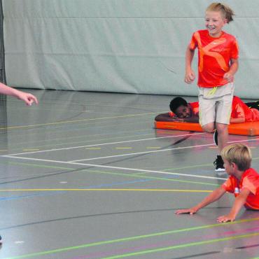 Viel Spass an der Bewegung - Viel Dynamik ist im Kinder-Camp gefragt – so wie etwa bei diesem Fangspiel. Bilder: Roger Wetli