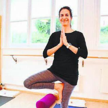 Thema: Rundum fit und gesund - Yogalehrerin Susanne Pieper zeigt Bild: sab