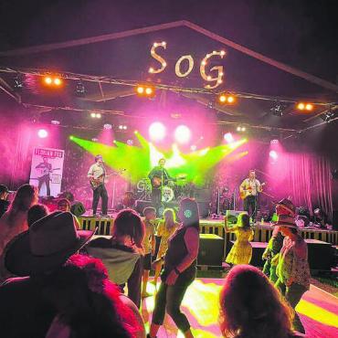 Reggae-Vibes und Sommerlaune - Für den Höhepunkt des Freitagabends sorgten Florian Fox und seine Band.