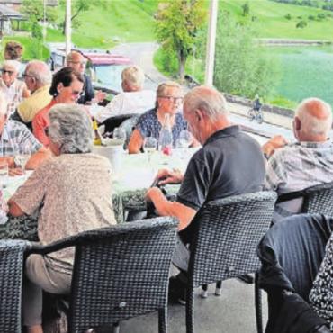 Zur Entstehung der Eidgenossenschaft - Die Zufiker Seniorinnen und Senioren genossen die wunderschöne Landschaft rund um Schwyz. Bild: zg