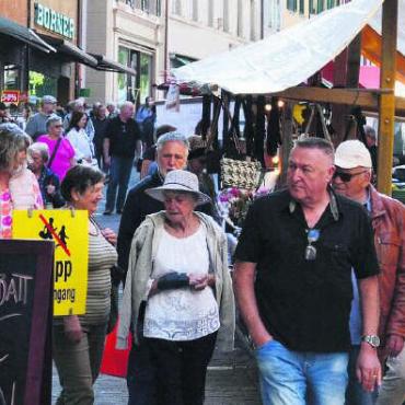 Eine beliebte Tradition - Der Pfingstmarkt sorgte in Bremgarten für volle Gassen. Bild: as