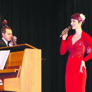Mit musikalischem Schwung - «The Sam Singers» boten einen abwechslungreichen und bewegten Auftritt. Bild: tre