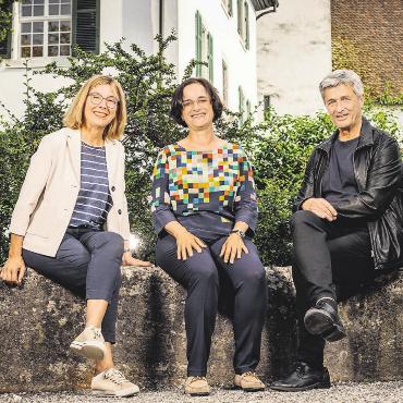 Neu mit zwei Co-Präsidentinnen - Die offizielle Stabübergabe, von links: Irene Näf-Kuhn, Christine Hehli Hidber und Stefan Hegi. Bild: zg