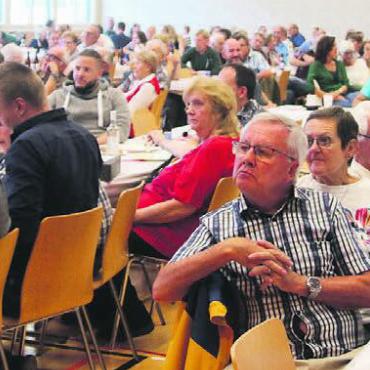 Zu Ehren der Schweiz - Der Schwingerboss wusste die zahlreichen Besucher der Feier zu fesseln.