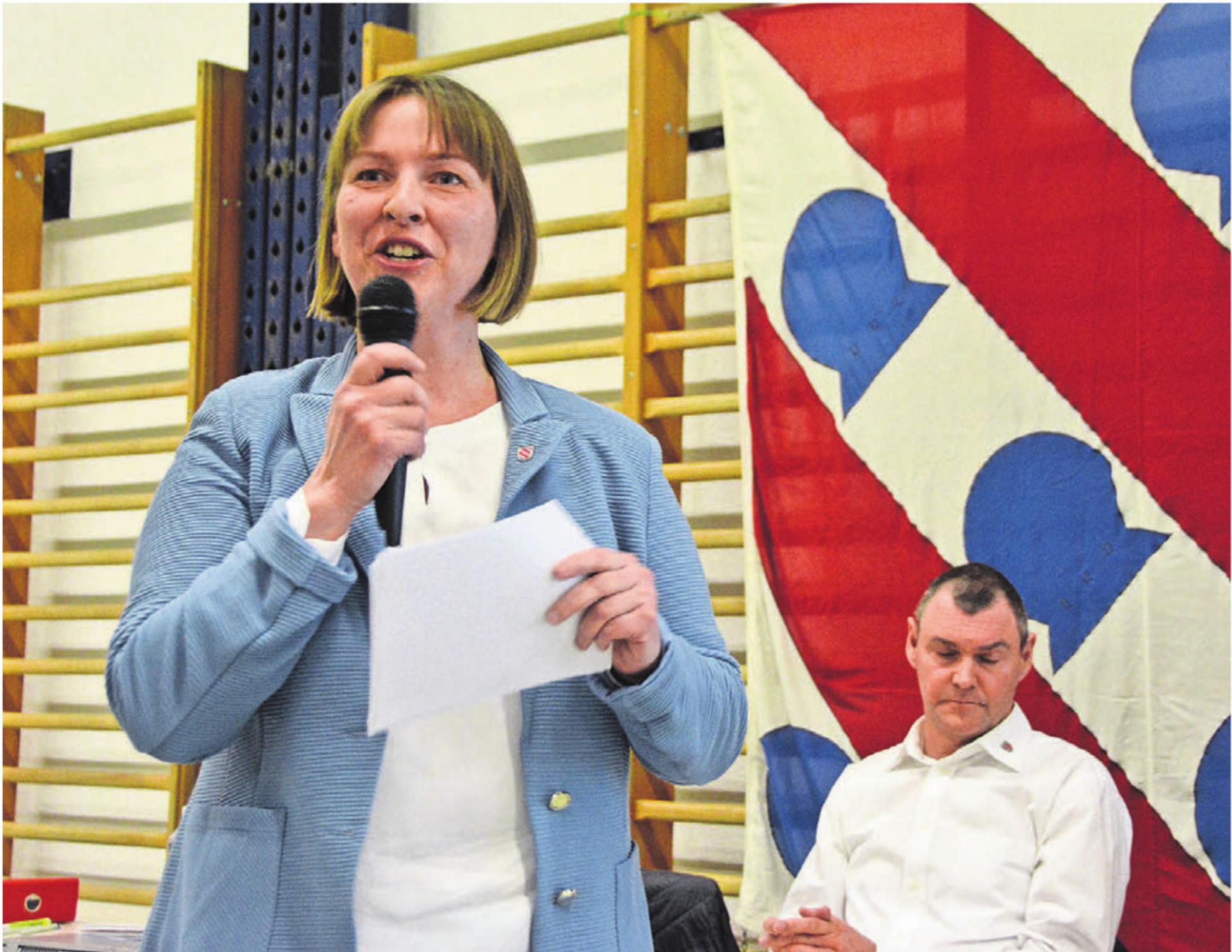 Neu im Gemeinderat und gleich zuständig für das heisse Eisen der Finanzen: Liz Koch präsentierte das Budget. Bild: Annemarie Keusch - Das Bild wird blockiert. – Möglicherweise durch einen aktiven Adblocker.