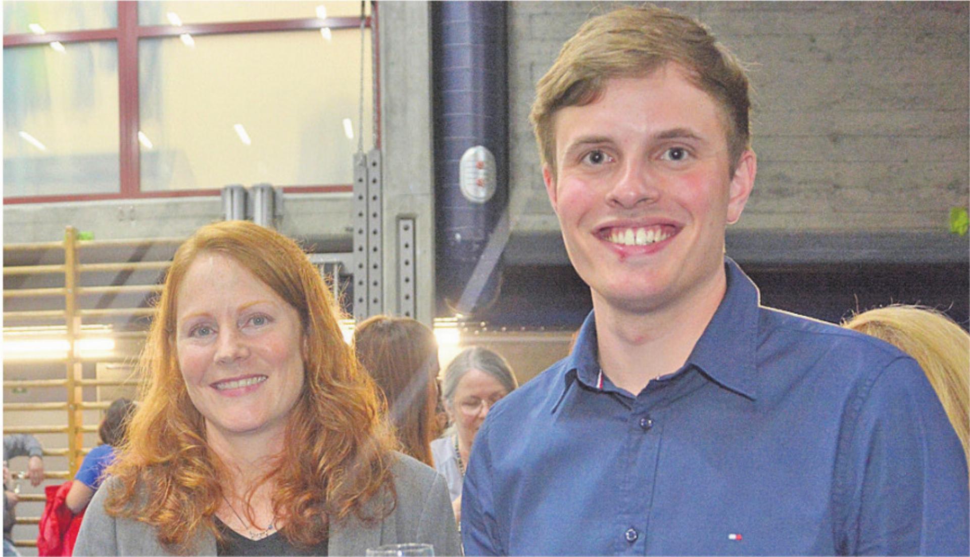 Nach der ausserordentlichen Gemeindeversammlung Mitte September gab es einen sehr guten Grund zur Freude: Frau Gemeindeammann Renate Ballmer und Gemeinderat Pascal Stahl. Bild: Archiv/rwi - Das Bild wird blockiert. – Möglicherweise durch einen aktiven Adblocker.