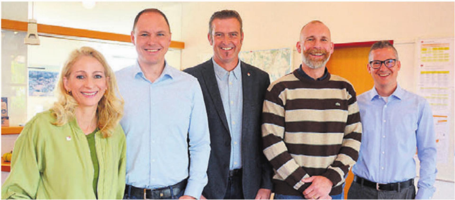 So setzt sich der Eggenwiler Gemeinderat ab Januar 2026 zusammen: (v. l.) Gemeinderätin Esther Werthmüller, Gemeindeammann Pascal Vogel, Vizeammann Roland Belser, Gemeinderat Sebastian Meyer und Gemeinderat Nicola Altschul. Bild: rwi - Das Bild wird blockiert. – Möglicherweise durch einen aktiven Adblocker.