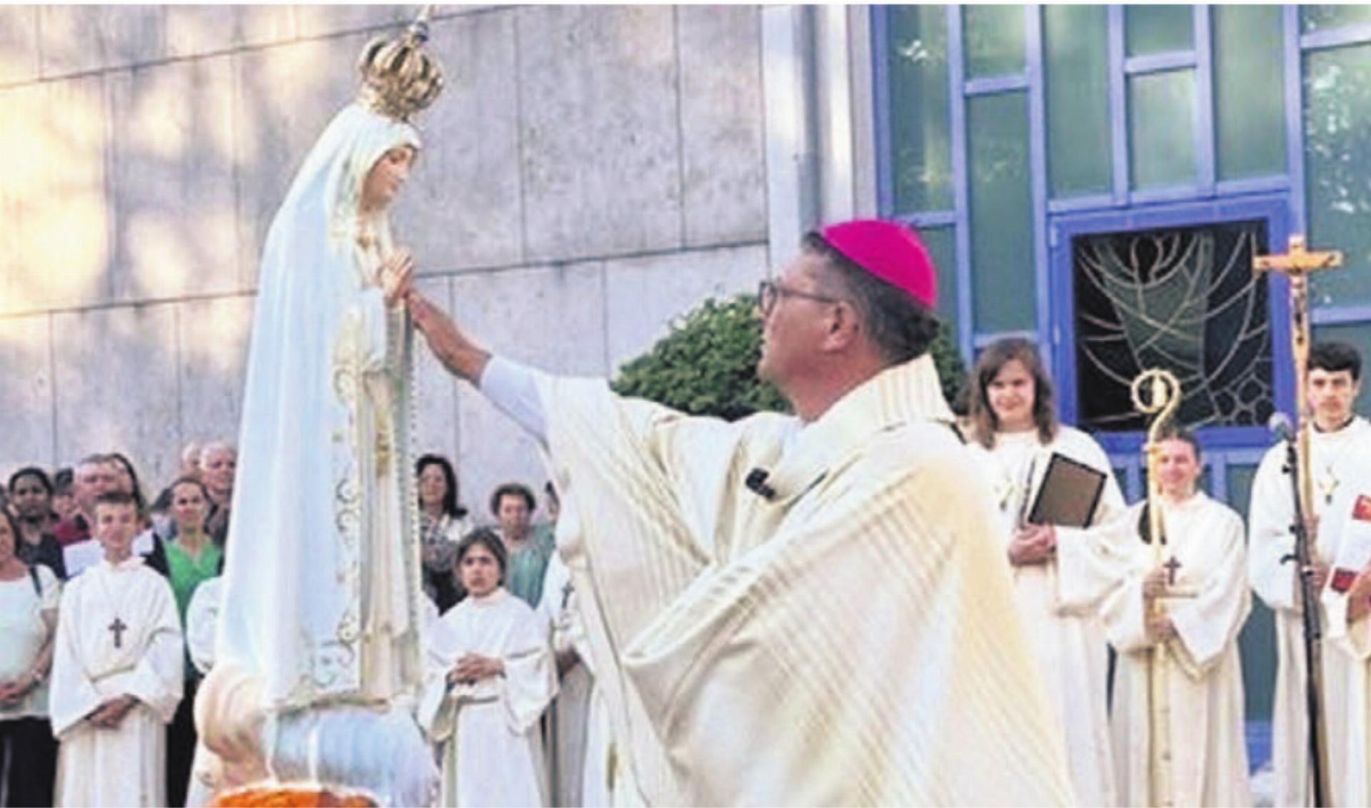 Bischof Felix Gmür sendete die Statue der Madonna von Fatima aus. Bild: zg - Das Bild wird blockiert. – Möglicherweise durch einen aktiven Adblocker.