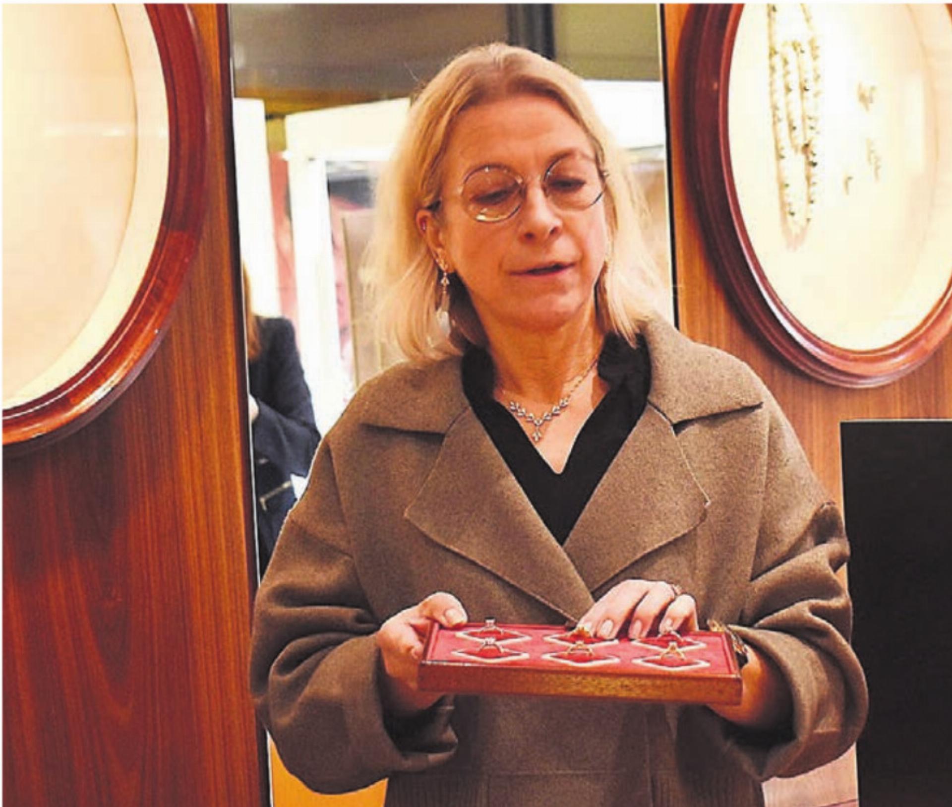 Jasmine Mach präsentierte den Mitgliedern ihr Traditionsgeschäft. Bilder: Erika Obrist - Das Bild wird blockiert. – Möglicherweise durch einen aktiven Adblocker.