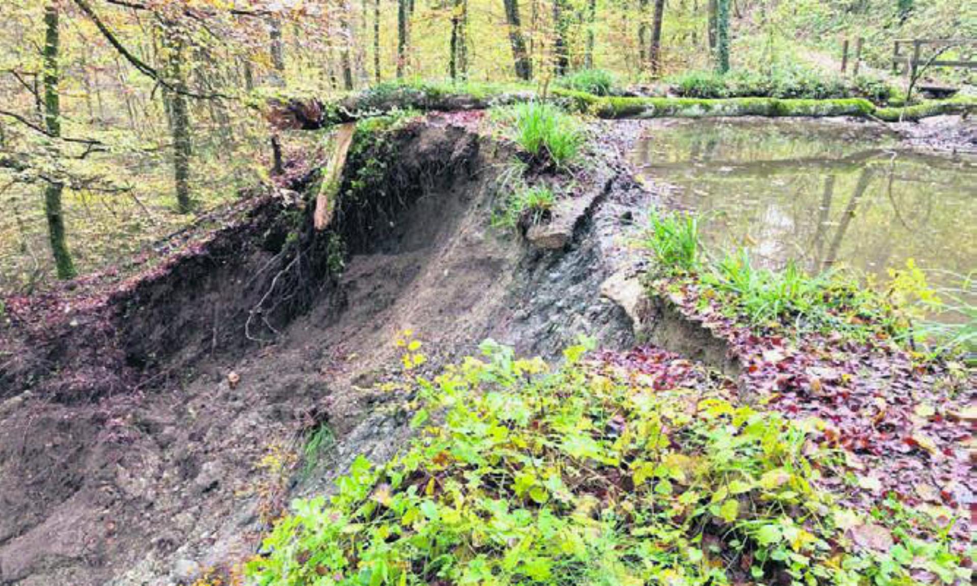 Die starken Regenfälle der letzten Wochen haben zu einem Erdrutsch Bild: gk