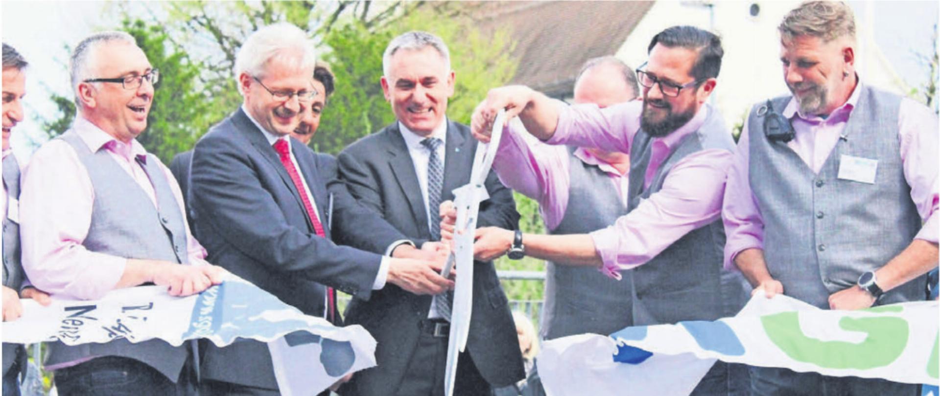 Das neue OK der Reusstaler Gewerbeausstellung hofft, dass die Eröffnung der RGA27 ein genauso toller Moment wird wie auf diesem Bild vor sieben Jahren, als die letzte Ausstellung stattfand. Bild: Archiv - Das Bild wird blockiert. – Möglicherweise durch einen aktiven Adblocker.