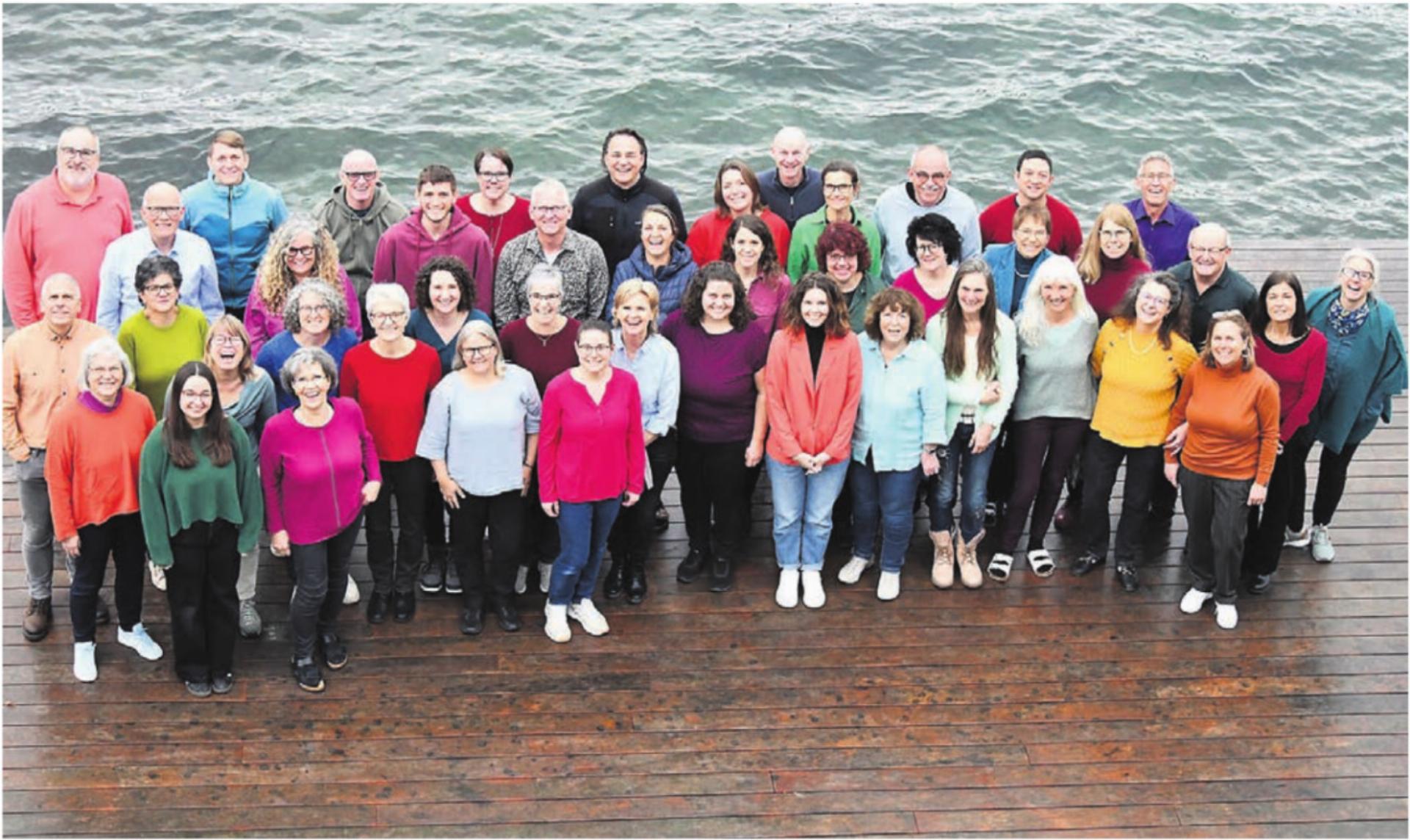 Der Whippoorwills-Chor empfängt die Zuhörer mit einem farbenfrohen Programm. Bild: zg - Das Bild wird blockiert. – Möglicherweise durch einen aktiven Adblocker.