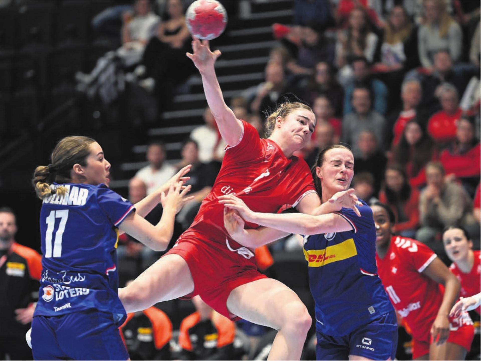 Die Freiämterin Nora Snedkerud hatte – wie das gesamte Schweizer Team – gegen Holland einen schweren Stand. 
Bild: Alexander Wagner - Das Bild wird blockiert. – Möglicherweise durch einen aktiven Adblocker.