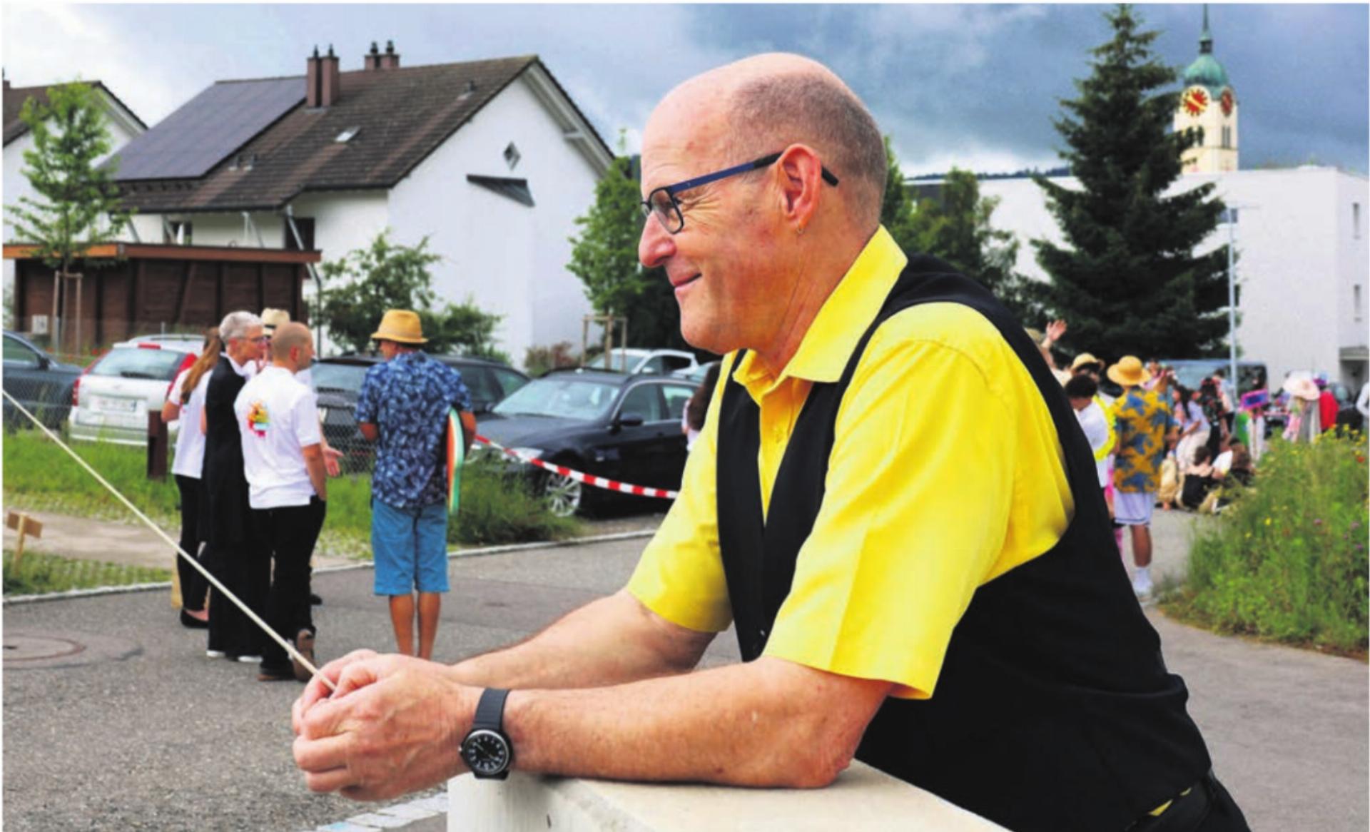 Ein Dirigent, der lieber im Hintergrund bleibt: Hansruedi Probst, hier bei einem Auftritt am Jugendfest Seengen. Bilder: zg - Das Bild wird blockiert. – Möglicherweise durch einen aktiven Adblocker.