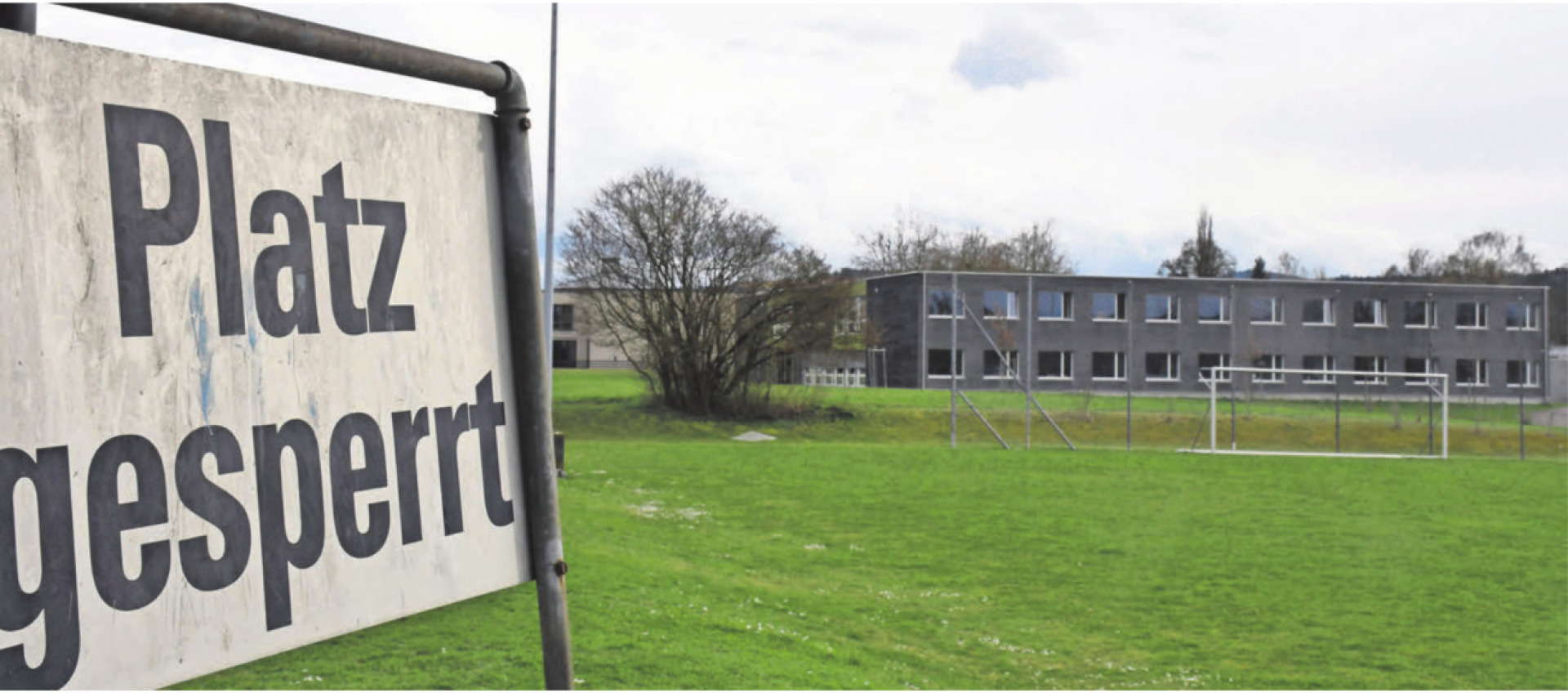 Der Rigacker-Fussballplatz muss dem Ausbau der Kanti (im Hintergrund) weichen. Zurzeit finden jährlich bis zu 1000 Einheiten des FC Wohlen hier statt. Diesen Verlust abzufedern, stellt für den FCW eine grosse Aufgabe dar. Der Verein zählt dabei auf die Unterstützung durch die Gemeinde. Bild: Daniel Marti - Das Bild wird blockiert. – Möglicherweise durch einen aktiven Adblocker.