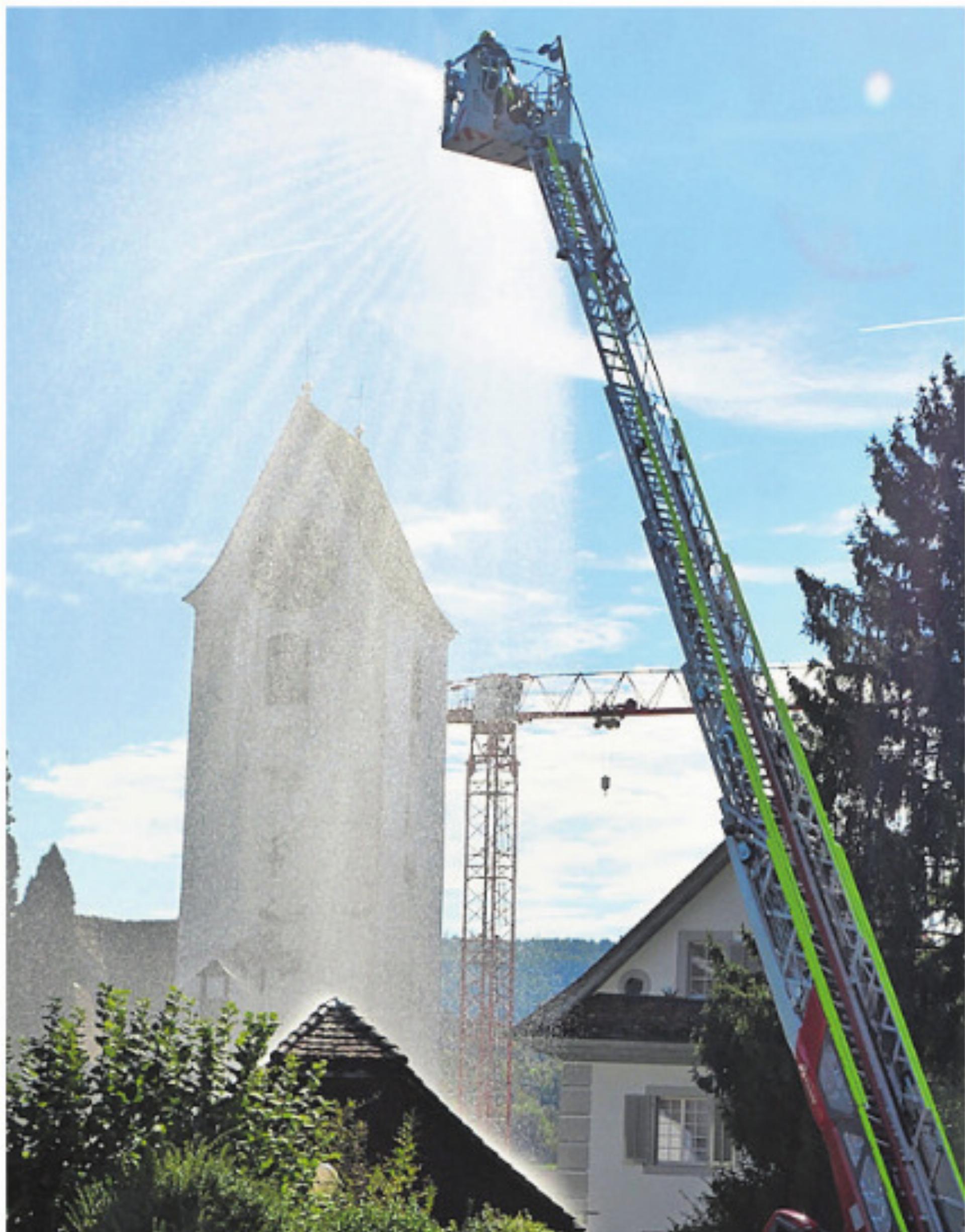 Wenn die Kirche brennt, braucht es die Drehleiter, um von oben zu löschen. Bild: sab - Das Bild wird blockiert. – Möglicherweise durch einen aktiven Adblocker.