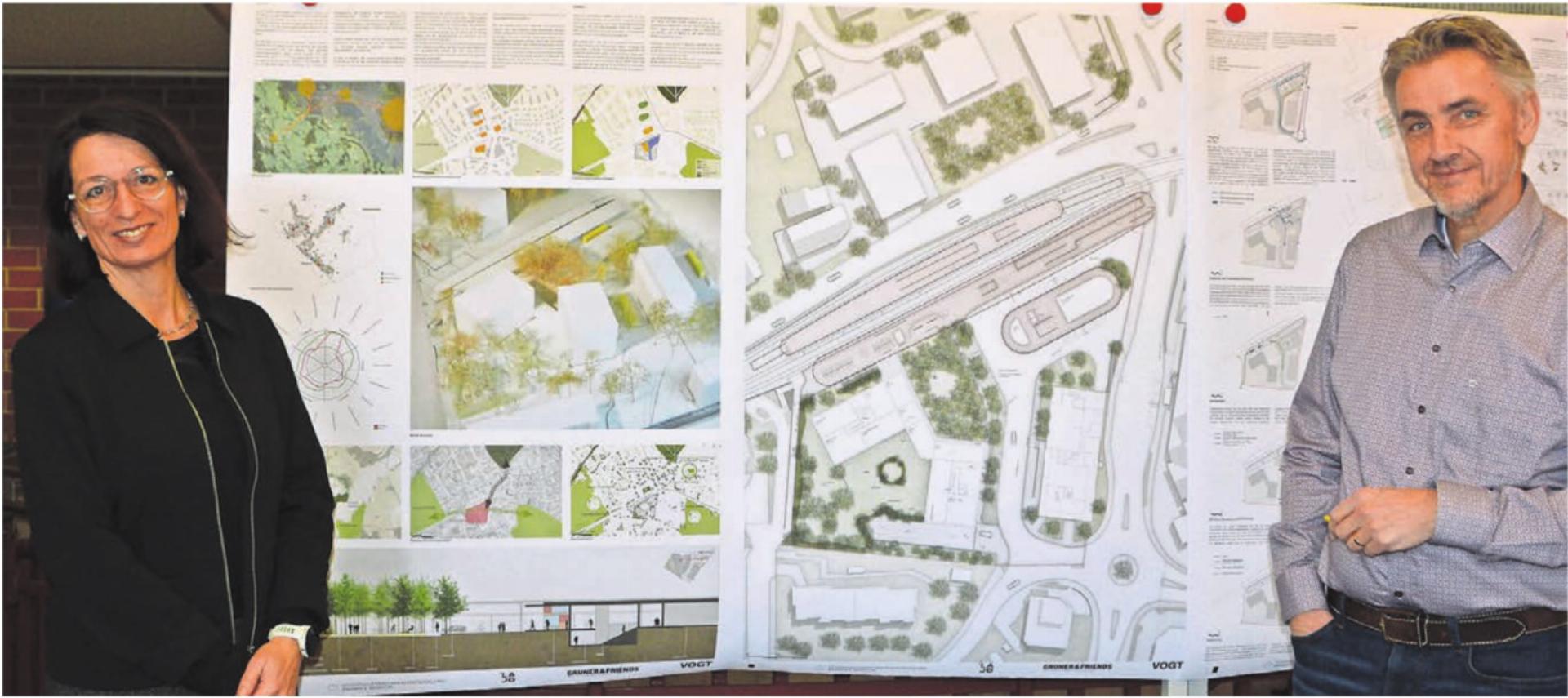 Petra Oggenfuss Feldgrill (Gemeindeammann) und Daniel Roos (Leiter Abteilung Planung und Bau) erklären die wesentlichen Punkte des Schlussberichts zur Entwicklung des Areals Bahnhof. Bild: Sabrina Salm - Das Bild wird blockiert. – Möglicherweise durch einen aktiven Adblocker.