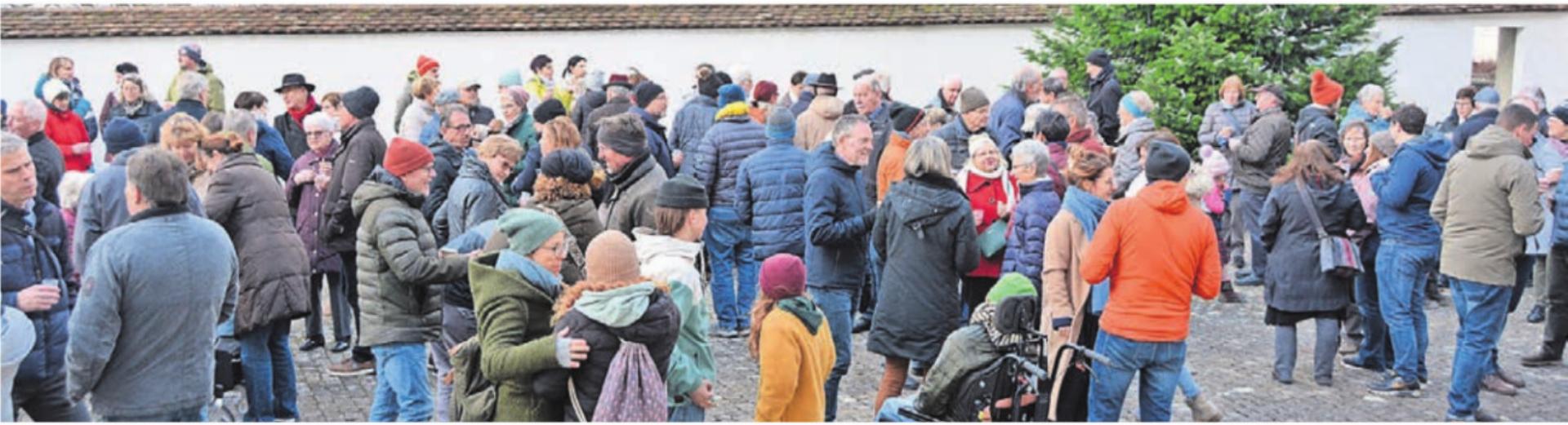 Der Neujahrsapéro zieht jedes Jahr viele Leute an – am 1. Januar, 16 Uhr, findet er erneut statt. Bild: Archiv - Das Bild wird blockiert. – Möglicherweise durch einen aktiven Adblocker.