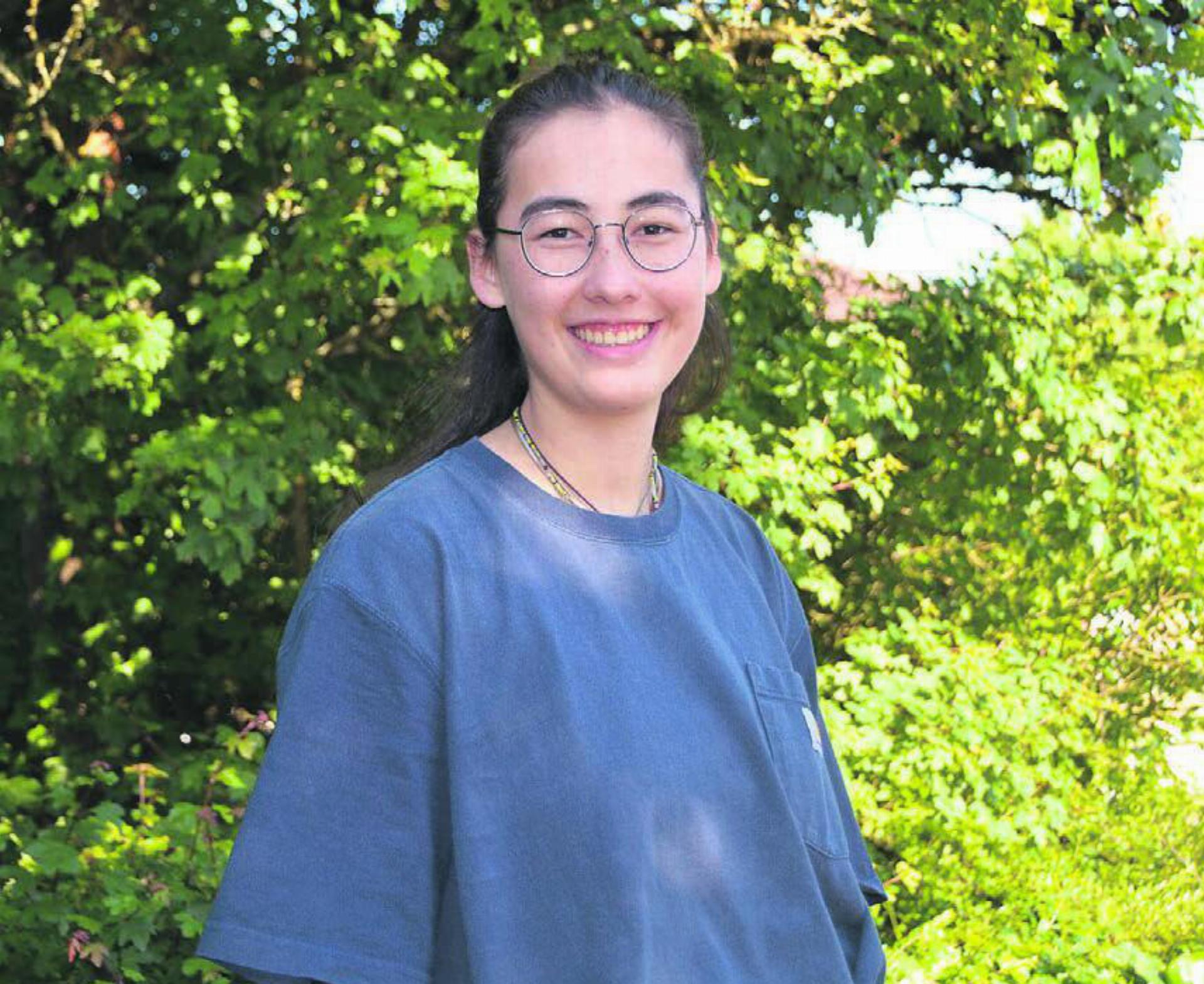 Das Ziel von Julia Hasse war es, das Thema «Entschei-
dungslähmung der Generation Z» sowohl theoretisch zu erforschen als auch auf eine künstlerische und zugängliche Weise mit dem Medium Theater darzustellen. Das hat bei «Schweizer Jugend forscht» überzeugt.
Bild: Sabrina Salm
