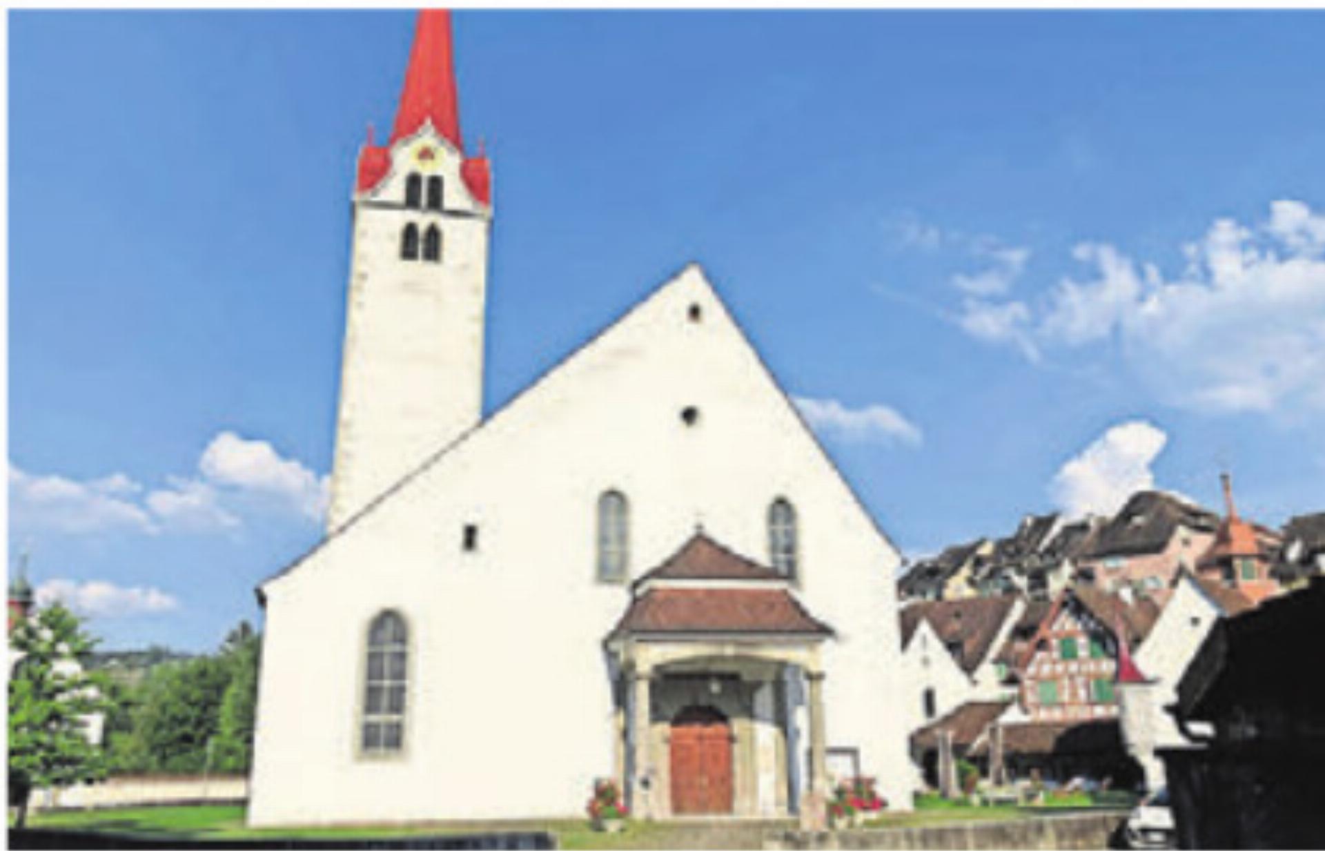 In der Stadtkirche wird Trost gespendet.