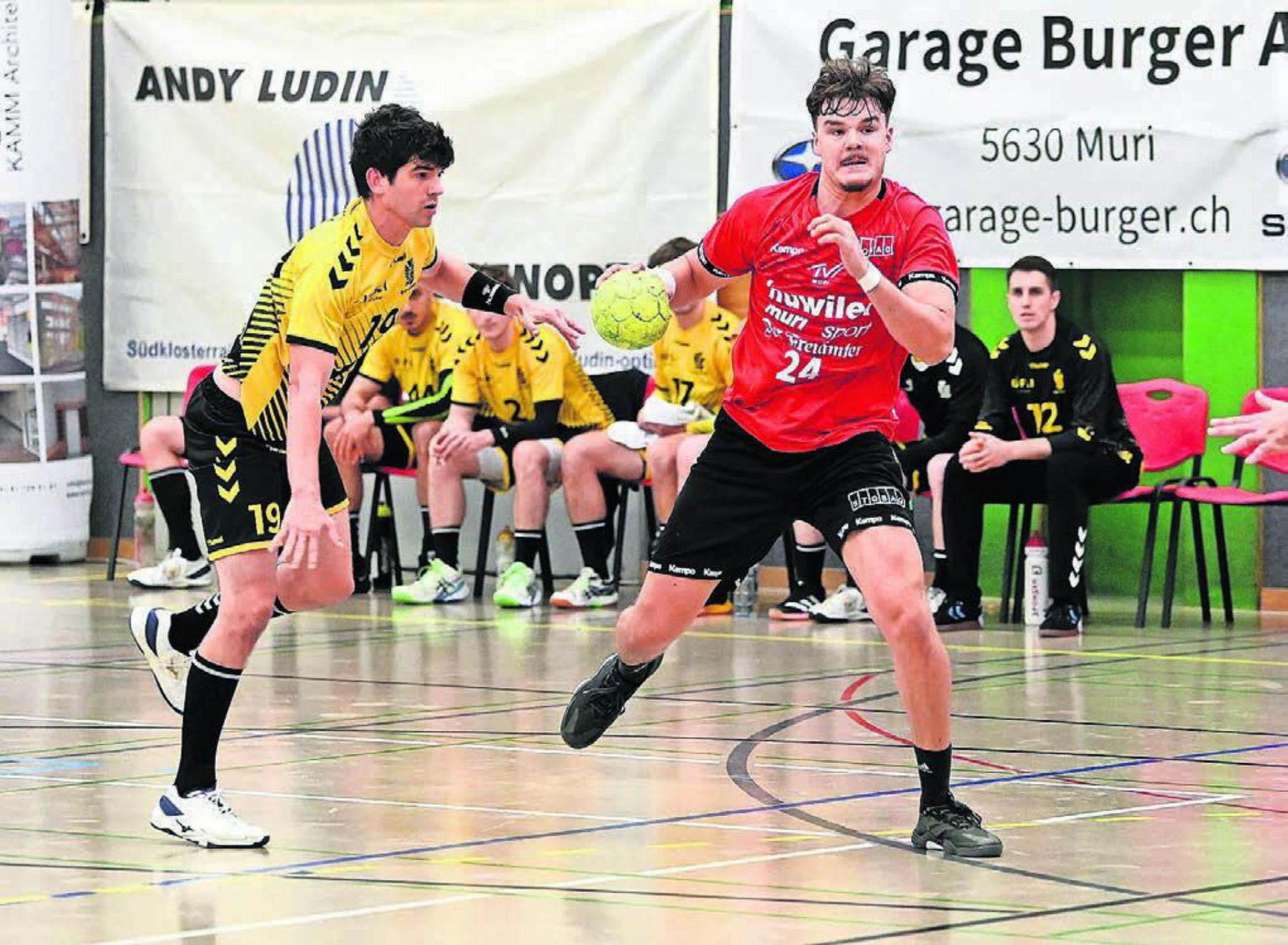 Der Murianer Noel Angehrn (mit Ball) sagt: «Ich erwarte, dass wir alles geben und als Sieger vom Platz gehen.» Bild: tvm