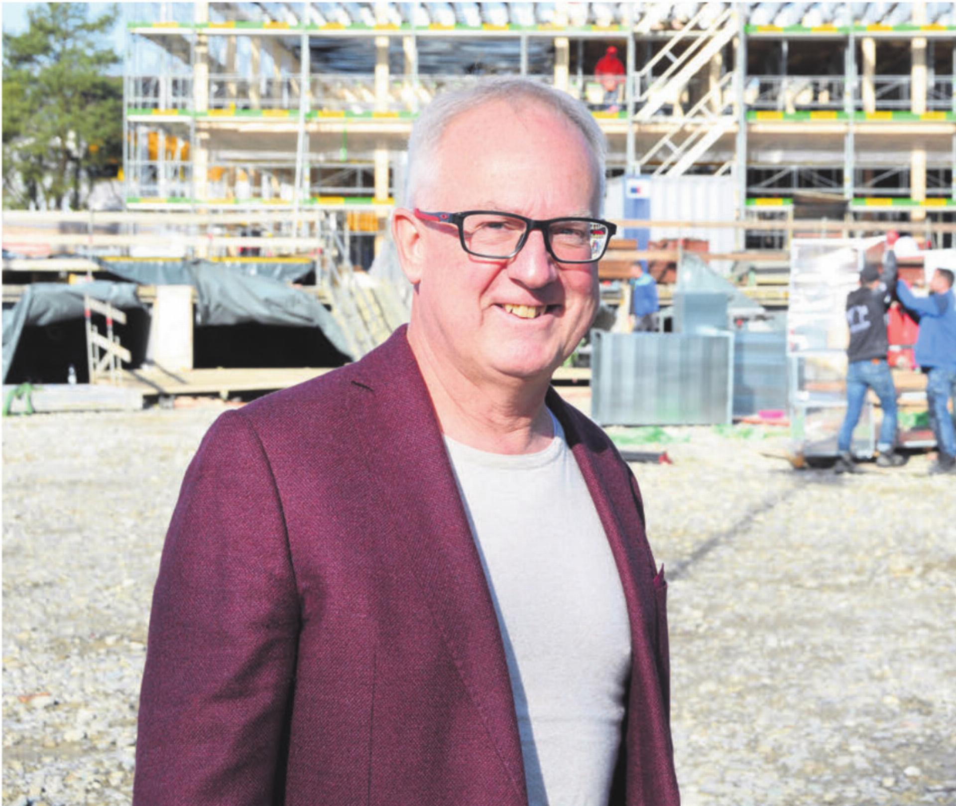 Den Schulhausneubau begleitete Beat Giger in den acht Jahren intensiv. Bei der Einweihung im nächsten Sommer wird er sicher dabei sein.
Bild: Roger Wetli - Das Bild wird blockiert. – Möglicherweise durch einen aktiven Adblocker.