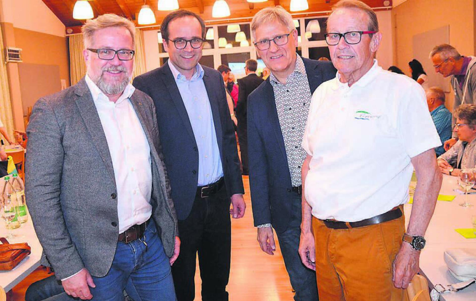Herbert Strebel (rechts), Präsident von Erlebnis Freiamt, durfte zur Mitgliederversammlung begrüssen. Von links: Holger Czerwenka, Direktor Aargau Tourismus, Michael Dubach, Geschäftsführer Murimoos, und Daniel Räber, Gemeinderat Muri. Bilder: Thomas Stöckli / zg