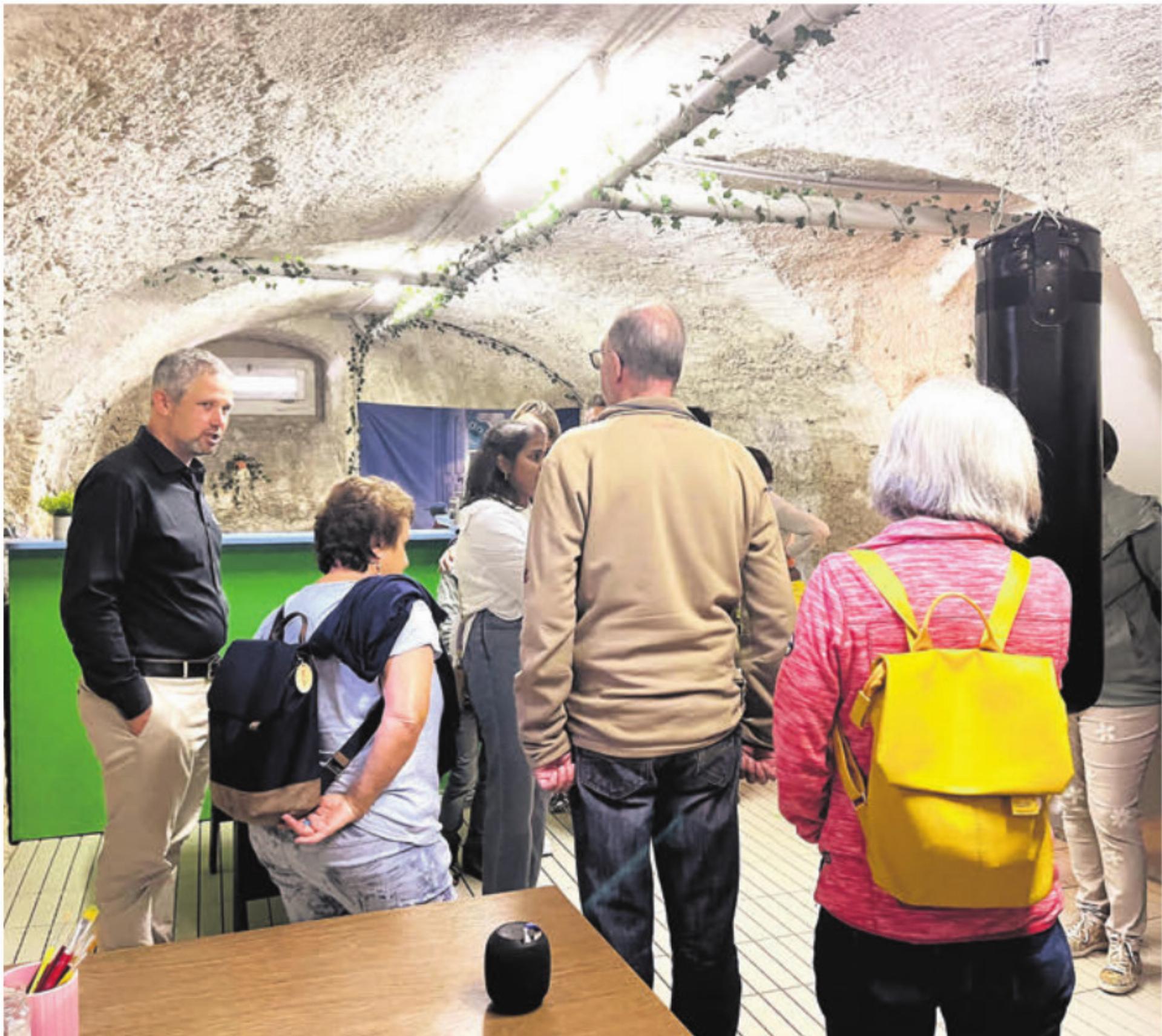 Der spezielle Aufenthaltsraum im Gewölbekeller der Jugend-WG steht den Bewohnenden auch für sportliche, z. B. Boxtraining, oder musikalische Aktivitäten zur Verfügung. - Das Bild wird blockiert. – Möglicherweise durch einen aktiven Adblocker.