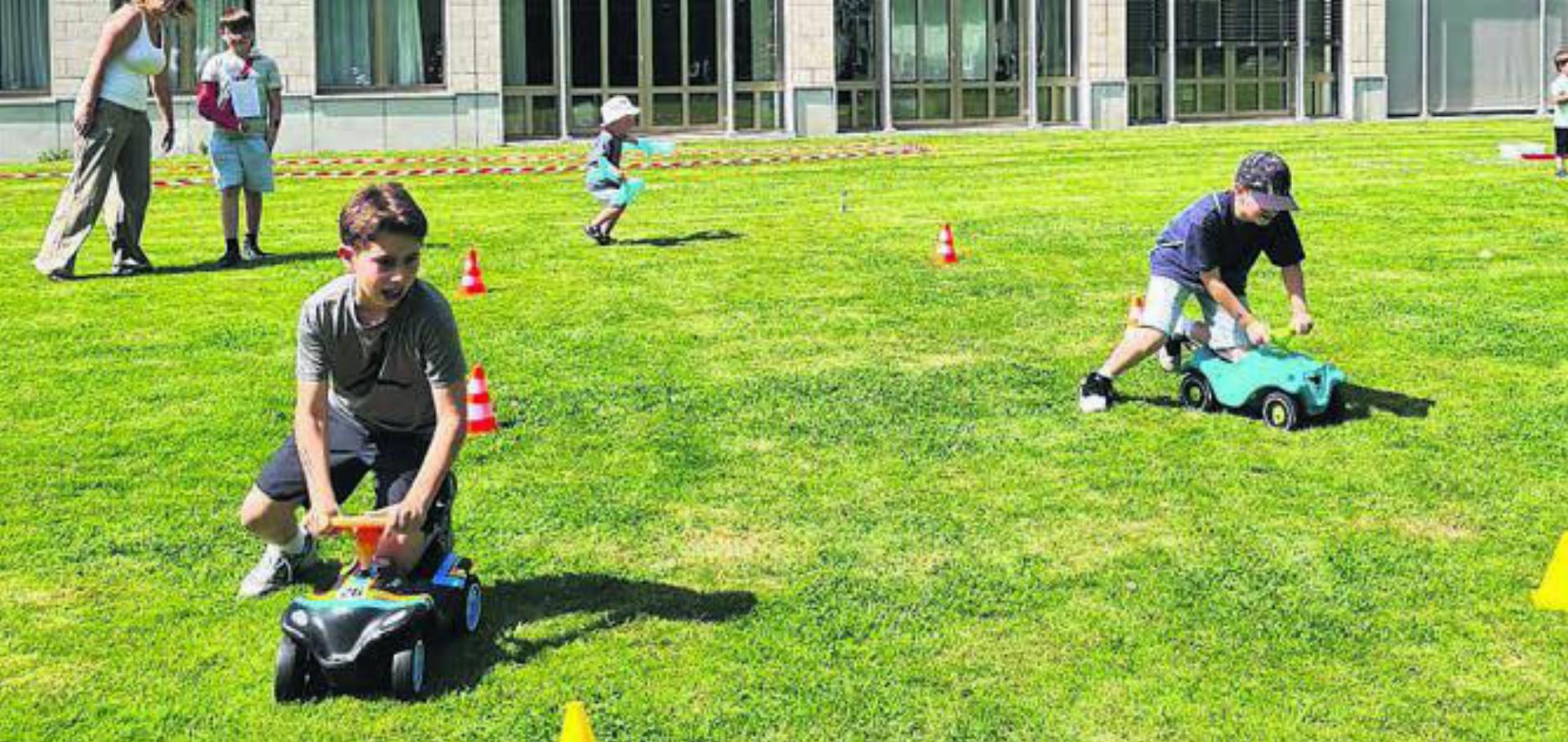 Das Bobby-Car-Rennen fand grossen Anklang. Bild: zg