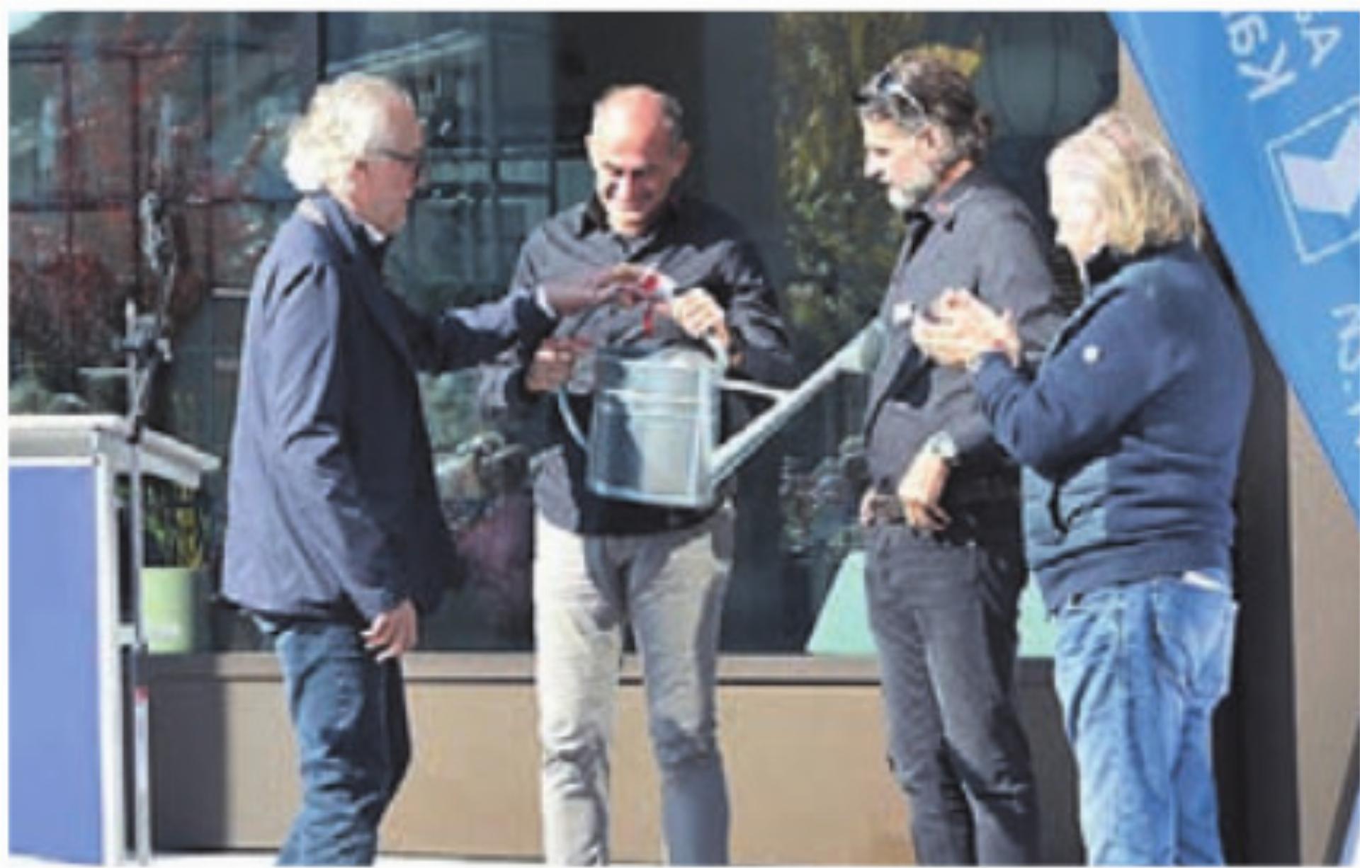 Einweihungsgeschenk für die Investoren. Bild: sab - Das Bild wird blockiert. – Möglicherweise durch einen aktiven Adblocker.