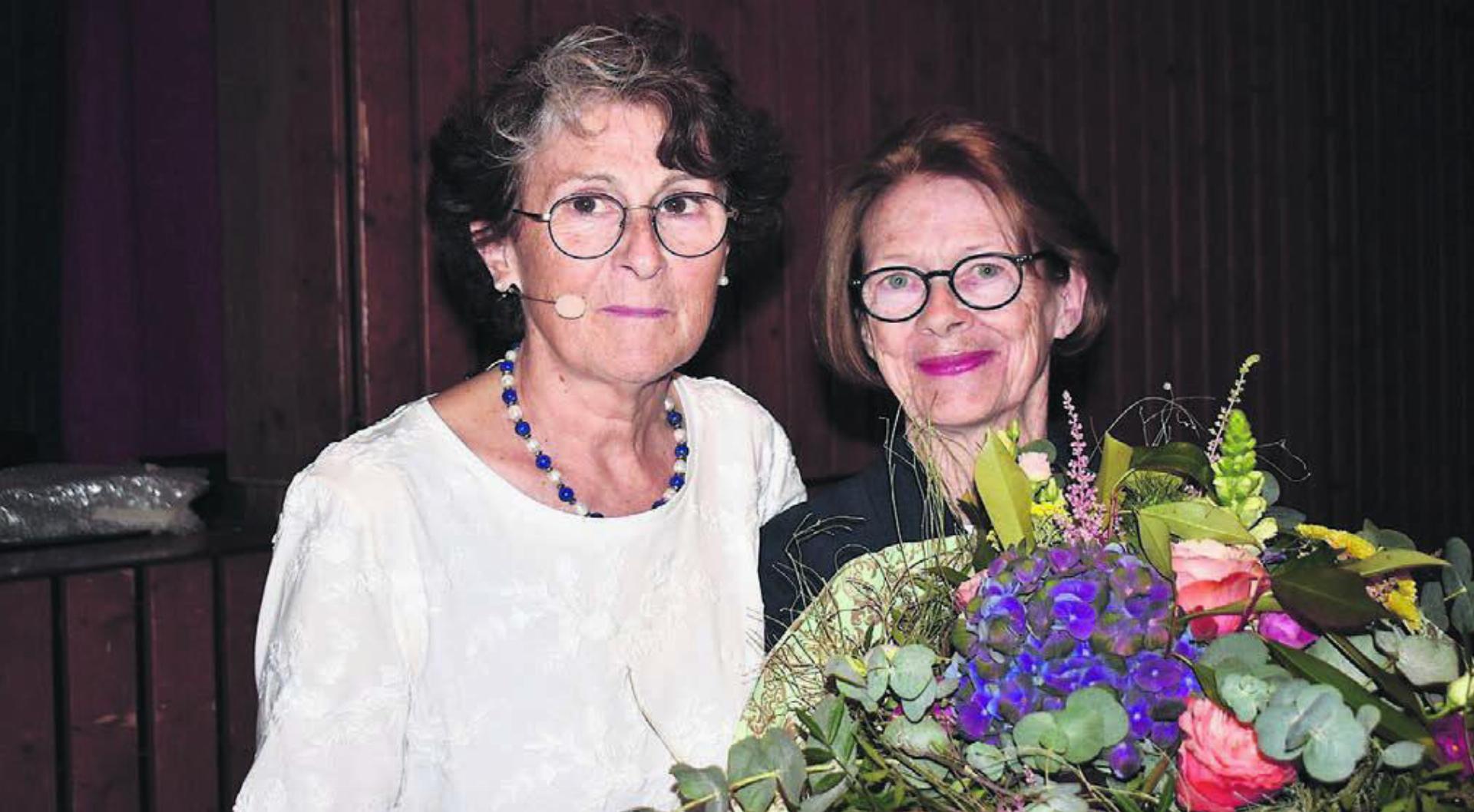 Gemeindeammann Rosmarie Groux hielt die Laudatio für die neue Ehrenbürgerin Susanne Plüss. Bild: egb