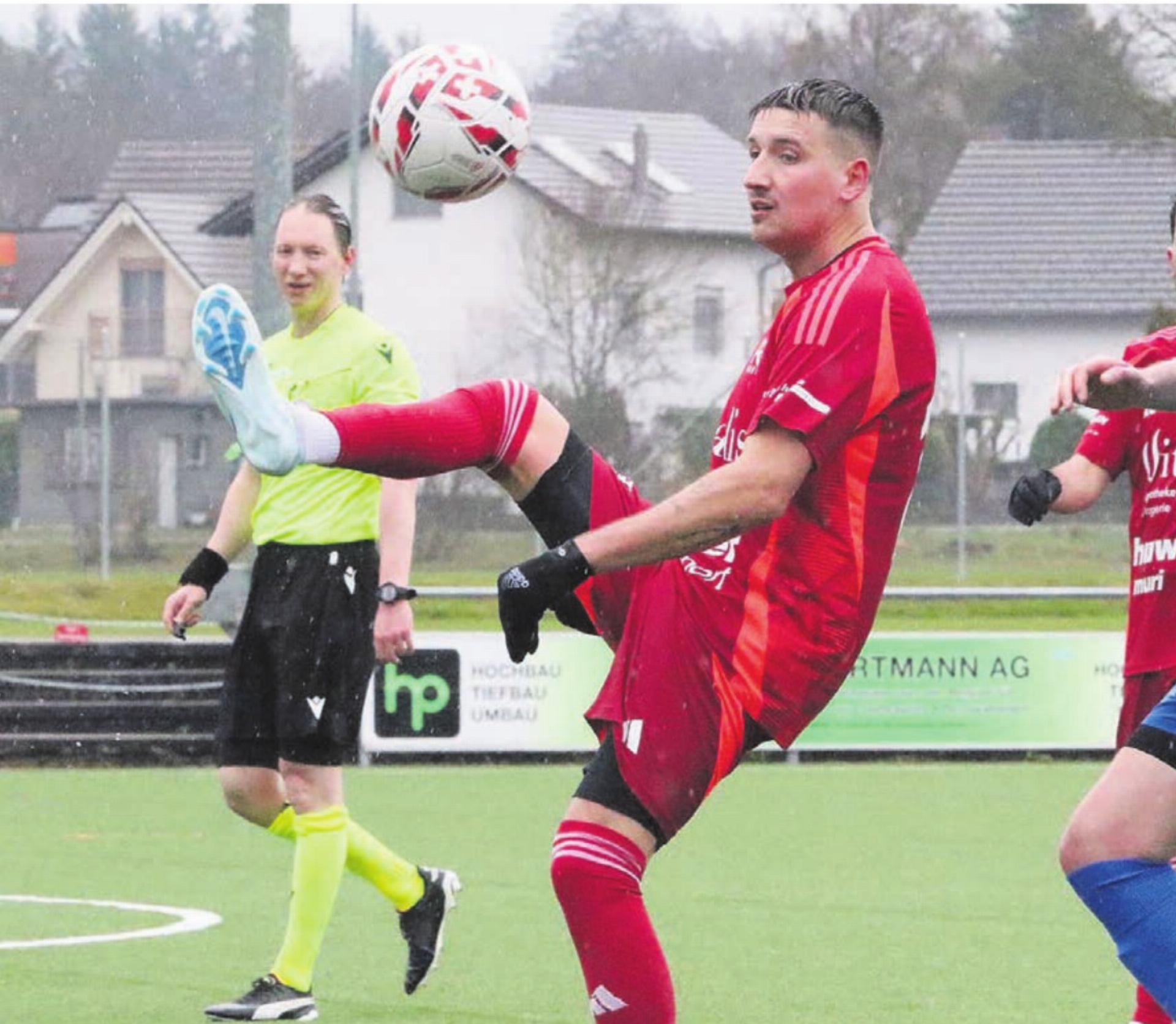 Radovan Radevic kam vergangenen Winter aus Lenzburg zum FC Muri. Jetzt kassierte er mit den Klosterdörflern eine Niederlage gegen seinen Ex-Club.
Bild: Archiv/jl - Das Bild wird blockiert. – Möglicherweise durch einen aktiven Adblocker.