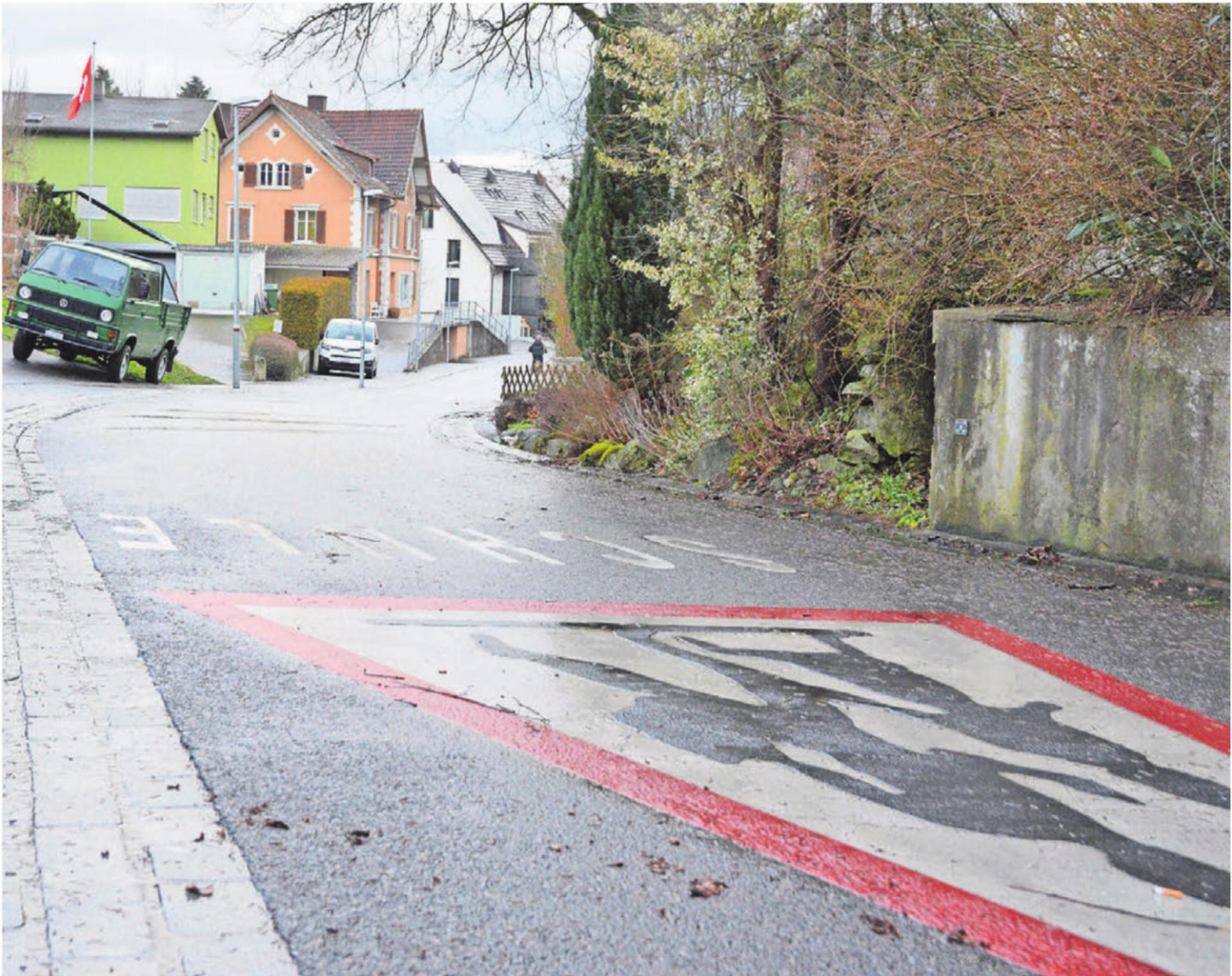 Tempo 30 ist auch auf der Dorfstrasse geplant – der Entscheid fällt am 8. März an der Urne. Bild: Annemarie Keusch - Das Bild wird blockiert. – Möglicherweise durch einen aktiven Adblocker.